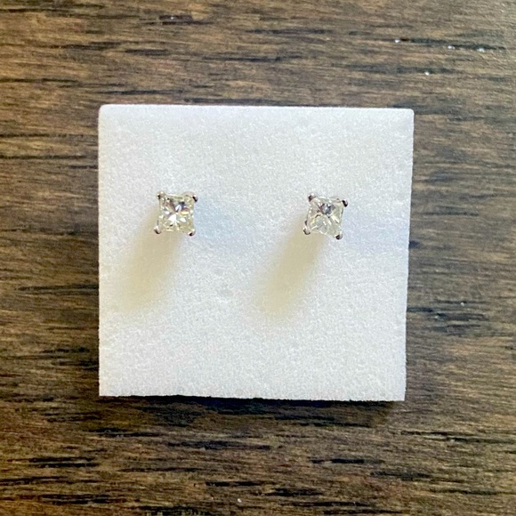 DIAMOND Earrings - Picture 1 of 2